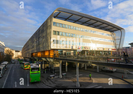 München, München: Zentraler Omnibusbahnhof München (ZOB) (zentraler Busbahnhof, links), Hauptbahnhof (rechts), Oberbayern, U Stockfoto