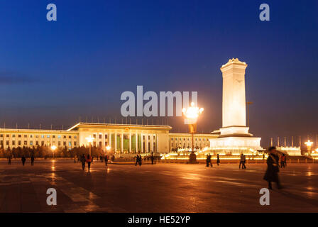 Peking: Platz des himmlischen Friedens; Große Halle des Volkes und Denkmal des Nationalhelden, Peking, China Stockfoto