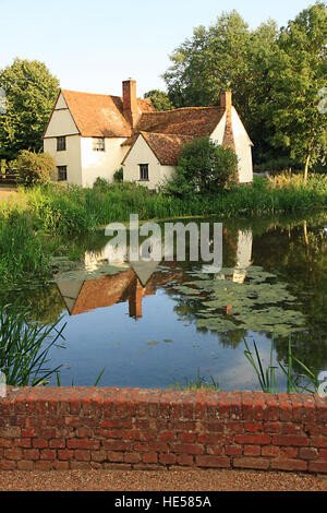 Willy Lotts Haus/Hütte am Fluss Stour in der Flatford Mill East Bergholt Suffolk, wie in John Constable's Haywain gesehen Stockfoto