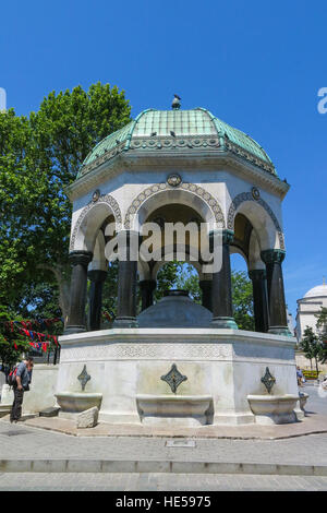 ISTANBUL, Türkei - 20. Mai 2016: Istanbul, deutsche Brunnen oder Alman Çeşmesi in Sultan Ahmed Park. Mehr als 32 Millionen Touristen besuchen jedes Jahr, Türkei Stockfoto
