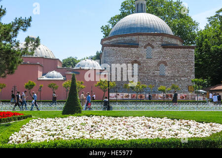 ISTANBUL, Türkei - 20. Mai 2016: Istanbul, Sultanahmet-Platz. Mehr als 32 Millionen Touristen besuchen jedes Jahr, Türkei. Stockfoto