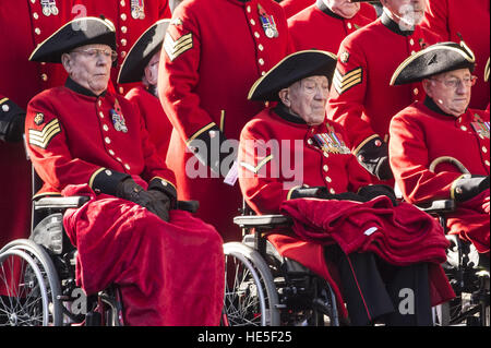 Politiker und Royals besucht einen Service am Ehrenmal zum Gedenken Sonntag anlässlich der Beitrag der britischen und Commonwealth-militärische, zivile Soldaten und Soldatinnen in den beiden Weltkriegen.  Mitwirkende: Atmosphäre wo: London, Vereinigtes Königreich Stockfoto