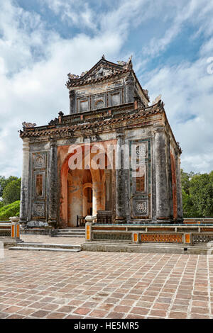 Stein-Stele-Pavillon am Grab des Tu Duc. Hue, Vietnam. Stockfoto