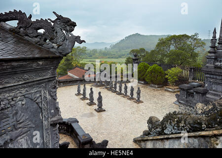 Erhöhten Blick auf die Anrede Gericht am Grab von Khai Dinh (Ung Grab). Hue, Vietnam. Stockfoto