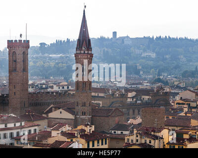 Reisen Sie nach Italien - über Aussichtstürme Badia Fiorentina Bruderschaft Jerusalem Abtei in Florenz Stadt vom Campanile Stockfoto