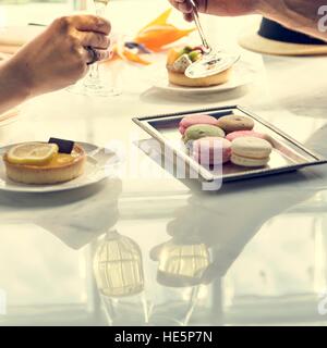 Paar feiert Jubiläum Dining Konzept Stockfoto