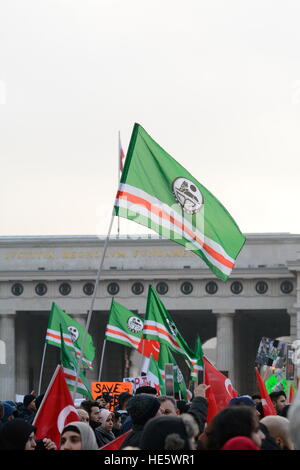 Wien, Österreich. 17. Dezember 2016. Demonstration, Stand-up für Aleppo in Wien am Heldenplatz. Die Islamische Föderation in Wien für die Demonstration aufgerufen. 500 Menschen sind diesem Aufruf gefolgt. © Franz Perc/Alamy Live-Nachrichten Stockfoto