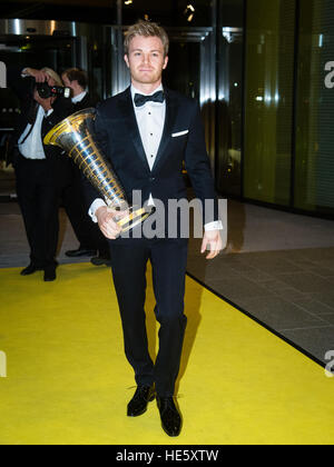 München, Deutschland. 17. Dezember 2017. Formel 1-Weltmeister Nico Rosberg kommt für den ADAC-Sportgala am ADAC-Zentrale in München, 17. Dezember 2017. Foto: Matthias Balk/Dpa/Alamy Live News Stockfoto