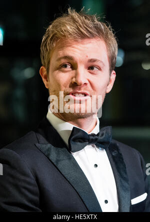 München, Deutschland. 17. Dezember 2017. Formel 1-Weltmeister Nico Rosberg kommt bei der ADAC-Sportgala am ADAC-Zentrale in München, 17. Dezember 2017. Foto: Matthias Balk/Dpa/Alamy Live News Stockfoto