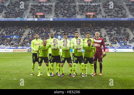 Oviedo, Asturien, Spanien. 17. Dezember 2016. Cordoba-Spieler stellen vor dem Liga-123-Spiel zwischen Real Oviedo V Córdoba CF in Carlos Tartiere in Oviedo, Asturien, Spanien. Bildnachweis: Alvaro Campo/Alamy Live-Nachrichten Stockfoto