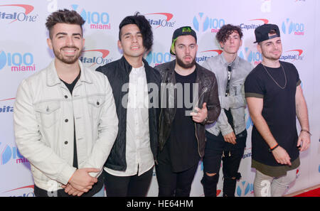 Miami, Florida, USA. 18. Dez., 216. Los 5 auf dem roten Teppich bei den Y100 iHeartRadio Jingle Ball 2016 im BB & T Center in Miami, Florida am 18. Dezember 2016 Credit: The Foto Zugang/Alamy Live News Stockfoto