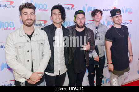 Miami, Florida, USA. 18. Dez., 216. Los 5 auf dem roten Teppich bei den Y100 iHeartRadio Jingle Ball 2016 im BB & T Center in Miami, Florida am 18. Dezember 2016 Credit: The Foto Zugang/Alamy Live News Stockfoto