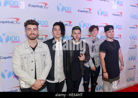 Miami, Florida, USA. 18. Dez., 216. Los 5 auf dem roten Teppich bei den Y100 iHeartRadio Jingle Ball 2016 im BB & T Center in Miami, Florida am 18. Dezember 2016 Credit: The Foto Zugang/Alamy Live News Stockfoto