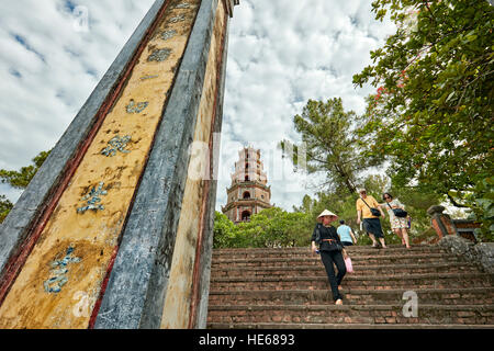 Der Haupteingang der Thien Mu Pagode. Hue, Vietnam. Stockfoto