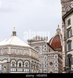 Reisen Sie nach Italien - Kuppeln von Florenz Baptisterium und Dom in regnerischen Herbsttag Stockfoto