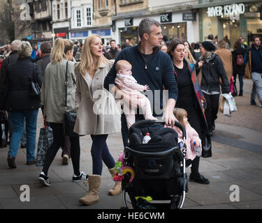 Stress mit der Familie einkaufen Stockfoto