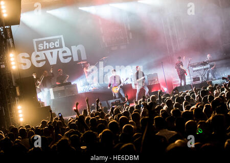 Schuppen sieben Headliner Samstag um Shiiine auf Weekender 2016 Featuring: Shed Seven, Rick Witter wo: Minehead, Großbritannien: 12. November 2016 Stockfoto