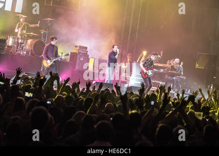 Schuppen sieben Headliner Samstag um Shiiine auf Weekender 2016 Featuring: Shed Seven, Rick Witter wo: Minehead, Großbritannien: 12. November 2016 Stockfoto