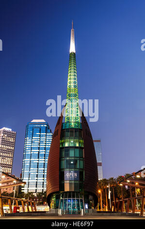 Die Glockentürme in Perth, Western Australia während der Dämmerung. Stockfoto