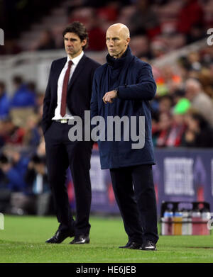 Swansea City Manager Bob Bradley (rechts) und Middlesbrough Manager Aitor Karanka während der Premier League match bei Riverside Stadium, Middlesbrough. Stockfoto