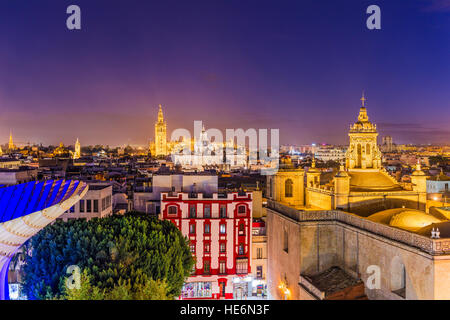 Skyline in der Altstadt von Sevilla, Spanien. Stockfoto