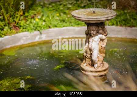 Kleinen Brunnen in der Rookery in Streatham Common Park in London, Großbritannien Stockfoto