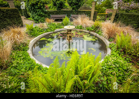 Kleinen Brunnen in der Rookery in Streatham Common Park in London, Großbritannien Stockfoto