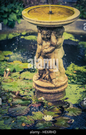 Kleinen Brunnen in der Rookery in Streatham Common Park in London, Großbritannien Stockfoto