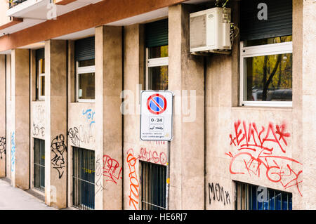 Graffiti an der Wand eines Gebäudes in Mailand, Italien. Stockfoto