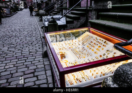 Bernsteinschmuck zum Verkauf an der Mariacka Ulica Street in Danzig Stockfoto