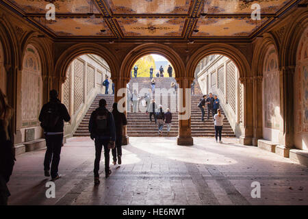 Die Fußgängerunterführung am Bethesda Terrasse, Central Park, New York City, Vereinigte Staaten von Amerika. Stockfoto