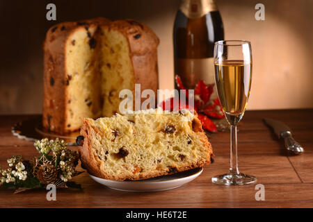 die klassischen Panettone - traditionelle italienische Weihnachtskuchen Stockfoto