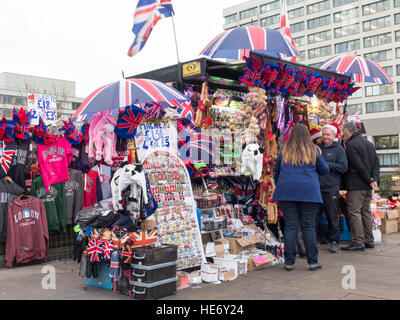 touristischen Geschenk Souvenir Stall Kunden Stockfoto