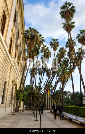 Haupteingang des Gebäudes, der Palacio De La Aduana, Museum von Malaga, Gehäuse Gemälde und Archäologie, Andalusien, Spanien. Stockfoto