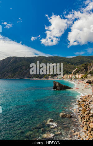 Blick auf den Strand von Monterosso al Mare Cinque Terre, Italien Stockfoto