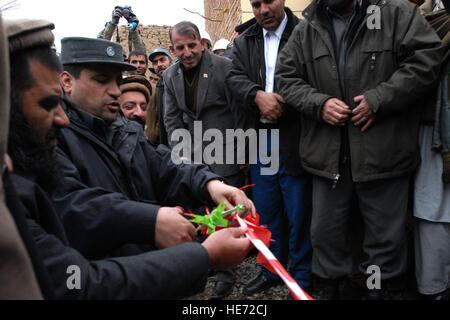 KABUL, Afghanistan (29. Januar 2011) – die neue Website des Polizeipräsidiums Bezirk Paghman Spatenstich heute in Anwesenheit von Paghman, afghanische Polizei und US Army Corps of Engineers Führung. Die zentrale dient als ein wichtiger Baustein in der Aufständischen aus Kabul City nach Armee General David H. Petraeus, Kommandeur, International Security Assistance Force zu halten. Stockfoto