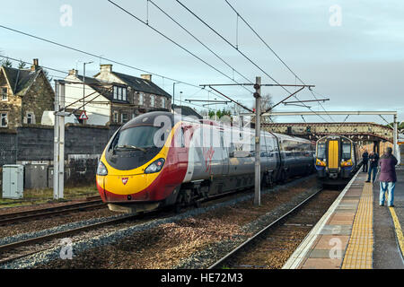 Carstairs Junction Railway Station in South Lanarkshire Scotland mit Virgin Pendolino-Zug in Richtung Glasgow Stockfoto