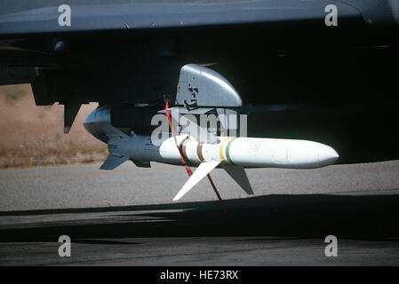 Eine Nahaufnahme einer AGM-45 Shrike Rakete montiert auf dem Pylon Flügel des Flugzeuges F - 4G Wild Weasel Phantom II von der 37. Taktischer Kämpfer-Flügel. Stockfoto