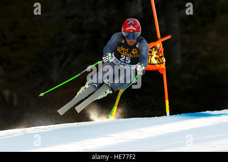 Val Gardena, Italien 15 Dezember 2016. Giezendanner Blaise (Fra) im Wettbewerb mit der Audi Fis Alpine Ski World Cup Men's Training Stockfoto