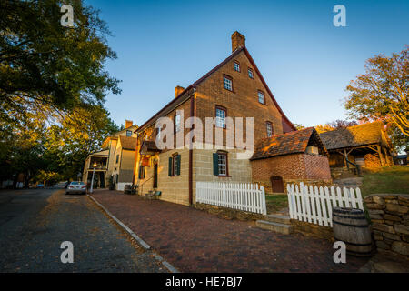 Alten Backstein-Haus in der Old Salem Historic District, in Winston-Salem, North Carolina. Stockfoto