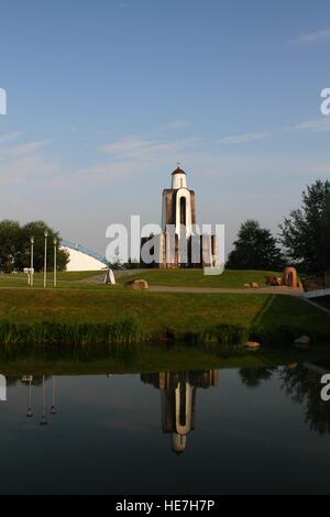 Kapelle auf der Insel des Mutes und der Trauer (Insel der Tränen). Belarus, Minsk Stockfoto