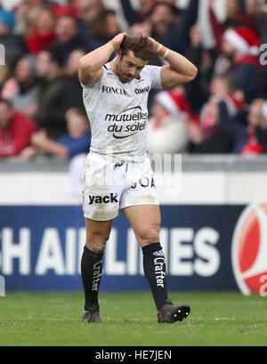 RC Toulon Leigh Halfpenny reagiert nach einem Kick um das Spiel in den letzten Momenten während der European Champions Cup, Pool drei Mach am Parc y Scarlets, Llanelli gewinnen fehlt. Stockfoto