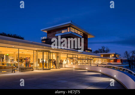 Das Buchheim Museum in der Nacht in Bernried am Starnberger See, Starnberger See, Bayern, Deutschland, Europa Stockfoto