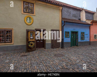 Goldene Gasse auf der Prager Burg, Hradschin, UNESCO World Heritage Site, Prag, Tschechische Republik, Europa Stockfoto