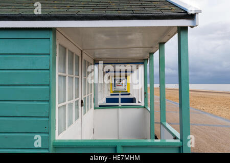 Ernte von Strandhütten zeigen eine markante Perspektive in Southwold Stockfoto