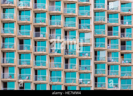 moderne Architektur die Fenster mit einem privaten Balkon Stockfoto