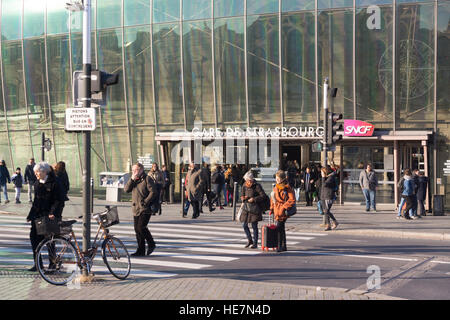 Der alte und neue Fassade des Straßburger Bahnhofs Gare de Strasbourg Stockfoto