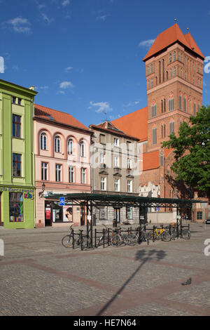 New Town Square (Polnisch: Rynek Nowomiejski) in Torun, Polen, St. Jakobskirche auf der rechten Seite Stockfoto