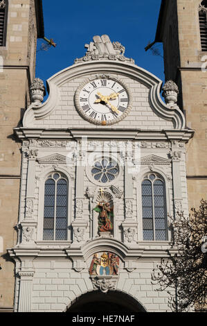 Schweiz: Details der Fassade der Kirche St. Leodegar, die wichtigste Kirche von Luzern Stockfoto