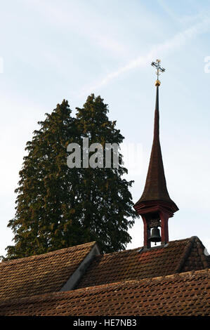 Schweiz: der Glockenturm der Kapelle in den Friedhof bei der Kirche von St. Leodegar, die wichtigste Kirche von Luzern Stockfoto